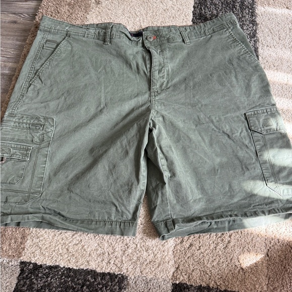 Weatherproof Olive Cargo Shorts for Men- size 42W - Picture 1 of 6